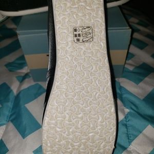 Toms